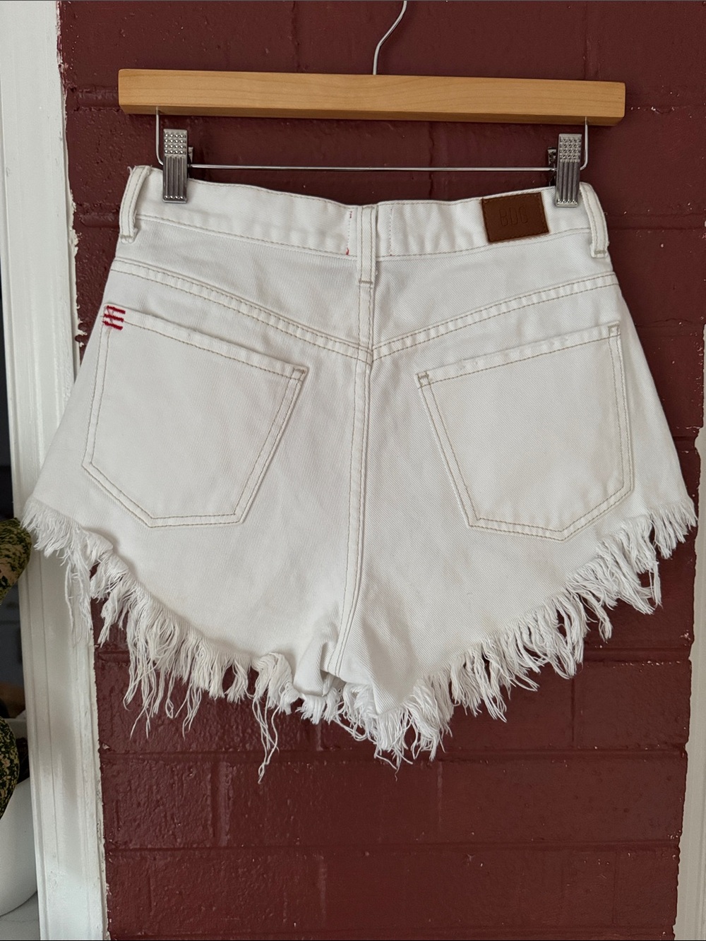 Urban Outfitters BDG White High Rise Cheeky Denim Frayed Hem Shorts Size 26 - Picture 4 of 7
